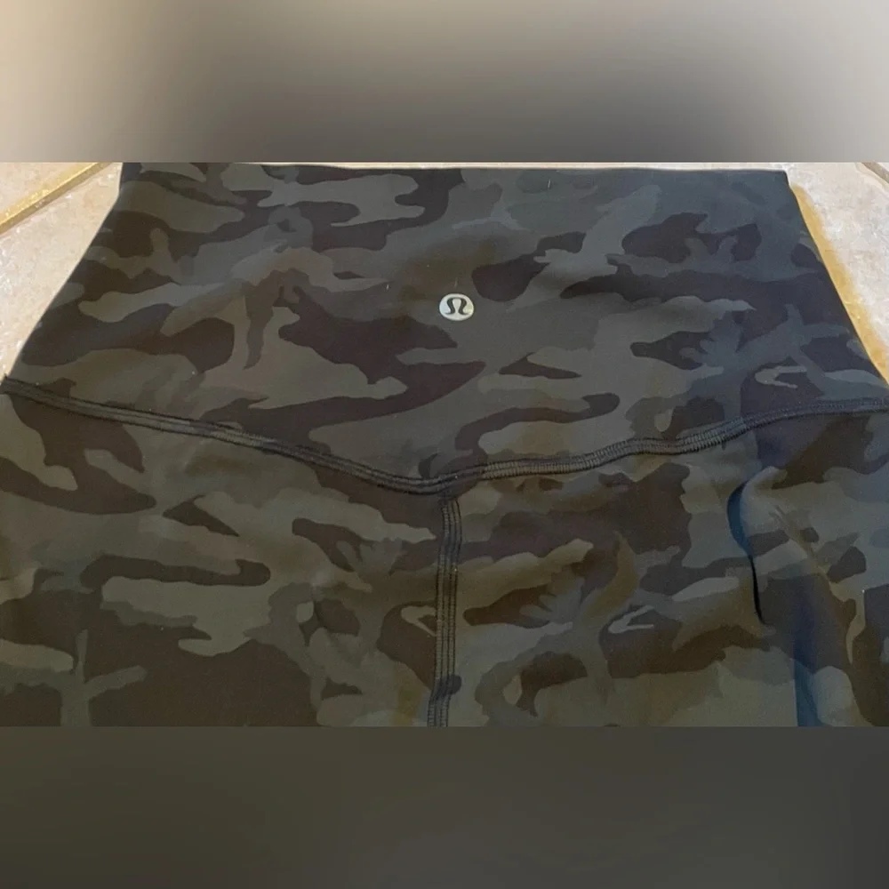 Lululemon Vuori Alo Yoga Women’s Align Crop 21” Camo Green 6 - Picture 9 of 13